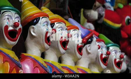 Carnival clowns à un sideshow en Australie. Banque D'Images