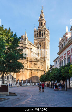 Séville, Espagne - 3 septembre 2015 : Vue de la cathédrale de St Mary de la voir. Le bâtiment est un site du patrimoine mondial de l'UNESCO Banque D'Images