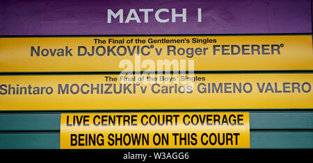 Novak Djokovic Vs Roger Federer sera le centre d'action de la cour en cours aujourd'hui au jour 13 de l'de Wimbledon à l'All England Lawn Tennis et croquet Club, Wimbledon. Banque D'Images