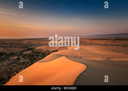 Beau Lever de soleil à Dammam Arabie Saoudite Désert Banque D'Images