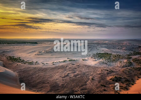 Beau Lever de soleil à Dammam Arabie Saoudite Désert Banque D'Images