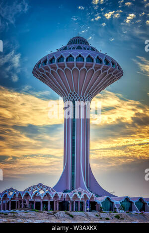 Belle vue sur le lever du soleil à Dammam Al Khobar Corniche de l'Arabie Saoudite. Banque D'Images