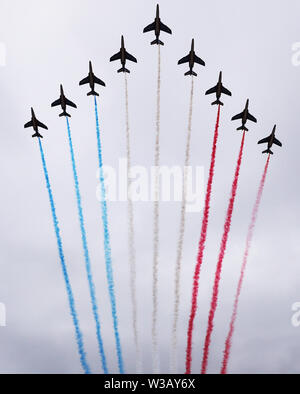 Paris, France. 14 juillet, 2019. La Patrouille de France effectue au cours de l'annual Bastille Day Parade militaire à Paris, France, le 14 juillet 2019. Credit : Gao Jing/Xinhua/Alamy Live News Banque D'Images