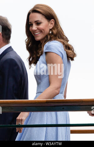 Londres, Royaume-Uni. 14 juillet, 2019. Tennis : Grand Chelem, Wimbledon, des célibataires, des hommes, des finales. Kate, duchesse de Cambridge, arrive à l'All England Lawn Tennis et croquet Club sur le 13e jour du tournoi de Wimbledon. Crédit : Frank Molter/dpa/Alamy Live News Banque D'Images