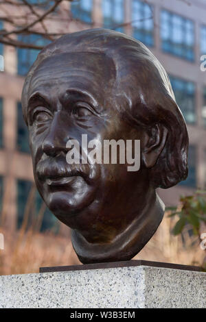 Albert Einstein, rue du Souvenir est un monument situé sur accessible au public la Spree arch du quartier berlinois Moabit. Banque D'Images