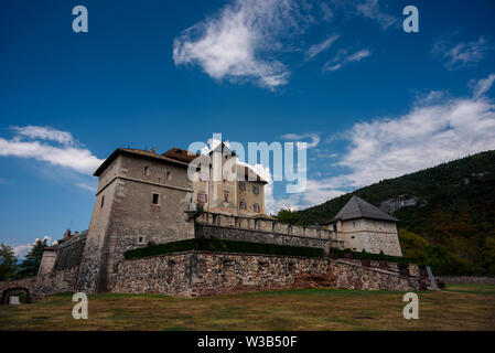 Vue de l'extérieur du castel thun à Val di non (fermé à Trento en Italie). Banque D'Images