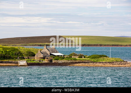 Une maison sur les Aiguilles Point à St Margaret's Hope sur South Ronaldsay, Orcades Banque D'Images