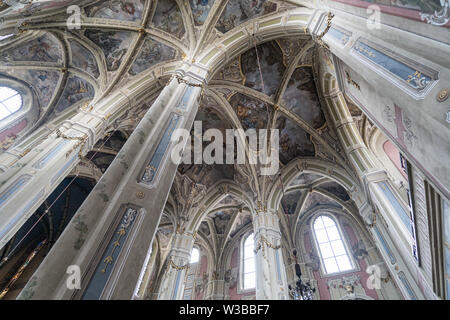 Lviv, Ukraine - Juillet 2, 2019 : l'intérieur de la basilique de consigner vos bagages l'Assomption de la Bienheureuse Vierge Marie à Lviv, Ukraine Banque D'Images