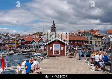 Grebbestad, , Suède - Juillet 8, 2019 : Vue de la Suédoise populaire ville touristique de Stenungsund, lieu de naissance de l'écrivain Camilla Läckberg, l'ouest de la Suède. Banque D'Images