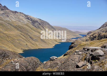 Laguna Quta Thiya le long de la Cordillère Real Traverse, Bolivie Banque D'Images