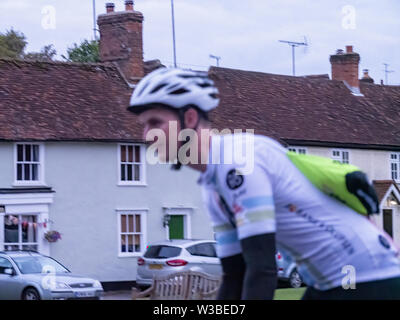 Cyclistes sur la dynamo de Dunwich cycle ride à partir de London champs de Hackney à Londres à Dunwich in Suffolk passant par Finchingfield en Essex Banque D'Images