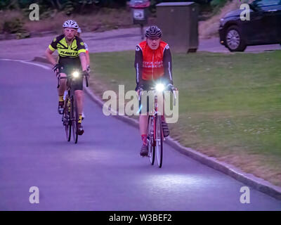 Cyclistes sur la dynamo de Dunwich cycle ride à partir de London champs de Hackney à Londres à Dunwich in Suffolk passant par Finchingfield en Essex Banque D'Images