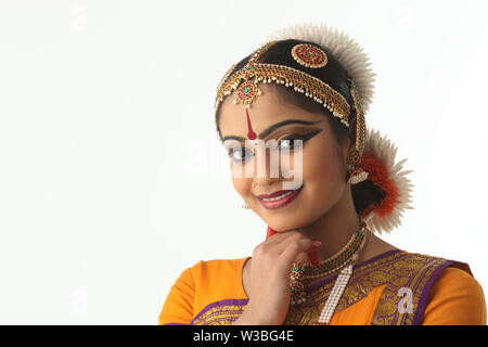 La scène de danse Bharatanatyam Femme Banque D'Images