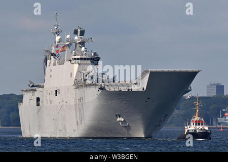 Navire d'assaut amphibie espagnol Juan Carlos I en sortie depuis Kiel Banque D'Images