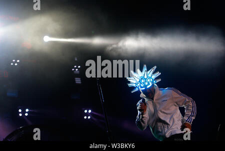 Groupe britannique Jamiroquai effectue live pendant le festival live Mallorca à Magaluf, Calvia dans l'île espagnole de Majorque Banque D'Images