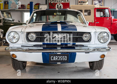 Ford Mustang dans classic atelier à Autofest, Winchester Auto Barn, Sutton Scotney, Hampshire, Royaume-Uni Banque D'Images