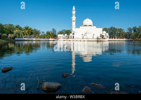 Mosquée flottante à Kuala Terengganu, Malaisie Banque D'Images