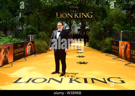 Jon Favreau qui fréquentent le Disney's The Lion King Première européenne tenue à Leicester Square, Londres. Banque D'Images