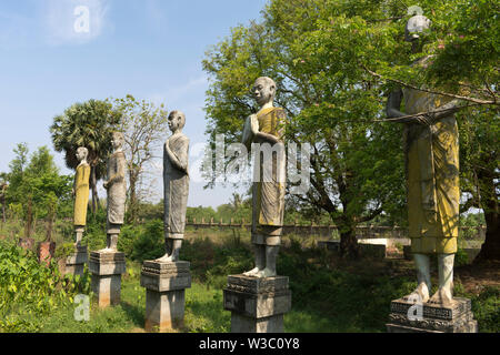 Statues sculptées en pierre au temple d'Ek Phnom Penh, Battambang, Cambodge Banque D'Images