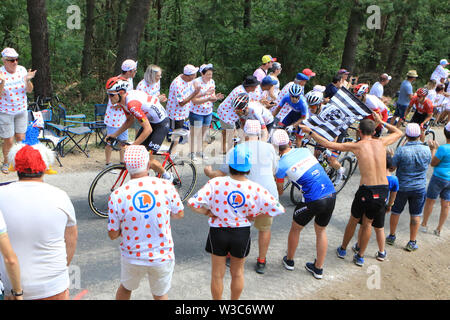 St Etienne, France. 14 juillet 2019. Tour de France en vélo, stage 9, Saint-Etienne à Brioude ; Tiesj Benoot (BEL) Lotto Soudal et Anthony Delaplace (FRA) Team Arkea Crédit : Action Plus de Sports/Alamy Live News Banque D'Images