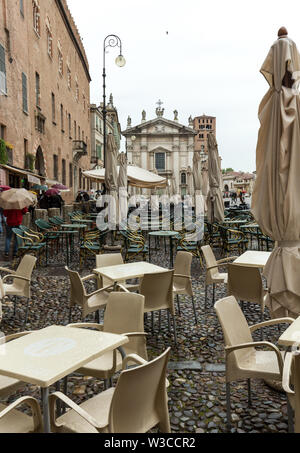 Mantoue, Italie - 2 mai 2016 : Place Sordello dans les mauvais jours. Mantoue, Italie. Banque D'Images