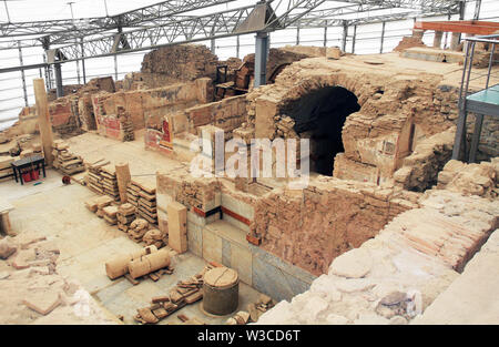 Ruines archéologiques à l'intérieur d'une maison résidentielle à Éphèse, Turquie Banque D'Images