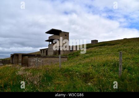 Ruines d'un poste d'observation à la batterie à Balfour Hoxa tête. Banque D'Images