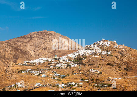 L'île de Sérifos, vue panoramique de la ville de Chora, le plus grand village et capitale de l'île. Sérifos est située dans les Cyclades, Mer Égée, Grèce. Banque D'Images