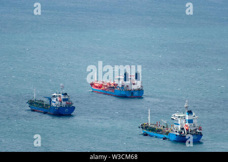 Trois grands pétroliers ancrées dans le détroit de Gibraltar Banque D'Images