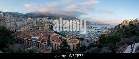 Une vue panoramique sur le pays riche de Monaco Banque D'Images