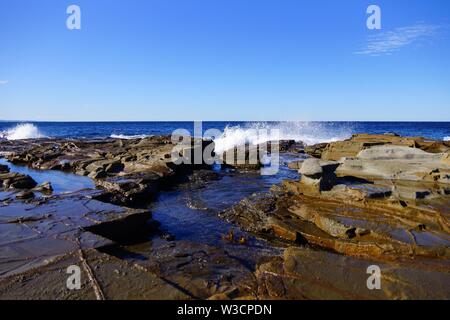 Vagues en rock pools Banque D'Images