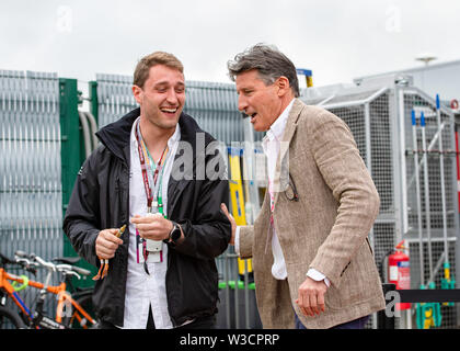 Towcester, Royaume-Uni. 14 juillet, 2019. Lord Sebastian Newbold Coe, Baron de l'Europe, CH, KBE signer autography sur la voiture Ferrari en Formule 1 au cours de la Journée de la course Rolex Grand Prix de Grande-Bretagne 2019 à Silverstone Circuit sur Dimanche, 14 juillet 2019 en Angleterre, de Towcester. Credit : Taka G Wu/Alamy Live News Banque D'Images