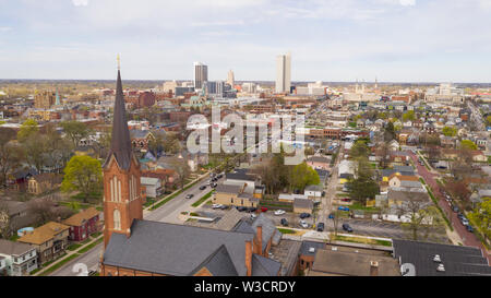 Vue aérienne sur le centre-ville urbain Skyline à Fort Wayne Indiana Banque D'Images