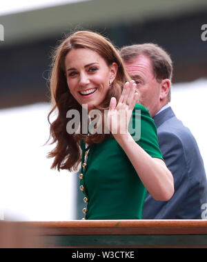 Wimbledon, Londres, Royaume-Uni. 13 juillet 2019. Kate Middleton (duchesse de Cambridge) arrive pour regarder la finale dames entre Serena Williams et Simona au Wimbledon : tennis, Wimbledon, Londres, le 13 juillet 2019 Crédit : Paul Marriott/Alamy Live News Banque D'Images