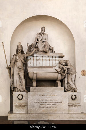 FLORENCE, ITALIE - 29 octobre 2014 : pierre tombale de Dante dans la Basilique de Santa Croce à Florence. Banque D'Images