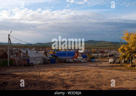 Khuzhir Russie, vue de la ville sur un après-midi d'automne Banque D'Images