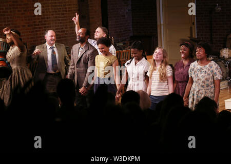 Soirée d'ouverture Curtain Call pour la vie secrète des abeilles à l'Atlantic Theatre. En vedette : Vita E. Cleveland, Joe Cassidy, Matt DeAngelis, Nathaniel Stampley, l'Eisa, Davis, LaChanze, Elizabeth Saycon Sengbloh Teeter, Anastacia, McCleskey Où : New York, New York, United States Quand : 13 Juin 2019 Crédit : Joseph Marzullo/WENN.com Banque D'Images