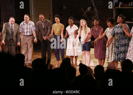 Soirée d'ouverture Curtain Call pour la vie secrète des abeilles à l'Atlantic Theatre. Avec : Joe Cassidy, Matt DeAngelis, Nathaniel Stampley, l'Eisa, Davis, LaChanze, Elizabeth Saycon Sengbloh Teeter, Anastacia, McCleskey, Jai'Len Christine Li Josey Où : New York, New York, United States Quand : 13 Juin 2019 Crédit : Joseph Marzullo/WENN.com Banque D'Images