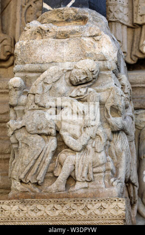 Détails du portail ouest de la cathédrale Saint Trophime à Arles, France. Bouches-du-Rhône, France Banque D'Images