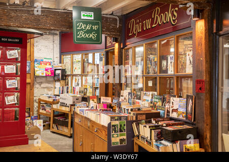 Hobart, Tasmanie, Deja Vu,book shop dans la région de Battery Point, magasin de vente de livres traditionnels utilisés et secondhand books, Tasmanie, Australie Banque D'Images