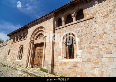 Barcelone, Espagne. Bâtiment ancien couvent à proximité de monastère de Pedralbes, reconstruire par Enric Sagnier. Les Corts trimestre. Banque D'Images