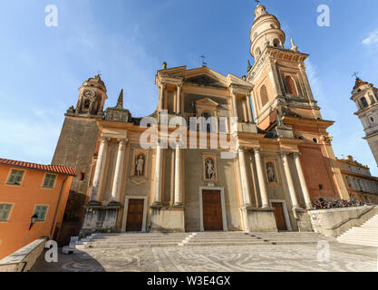 France, Alpes Maritimes, Menton, la Place Saint Michel et Saint Michel Archange basilique Banque D'Images