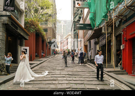 Pottinger Street, Hong Kong 13ème Mars 2019 : Pottinger street est une vieille rue célèbre pour ses dalles de pierre ou de granit marches de pierre. Il est situé à l' Banque D'Images