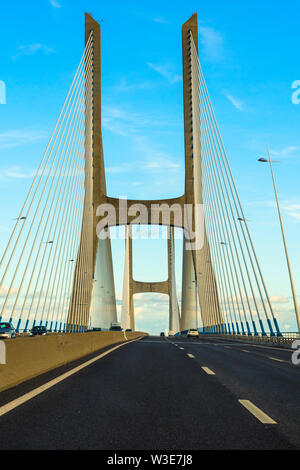 Pont Vasco de Gama sur le Tage, Lisbonne, Portugal Banque D'Images