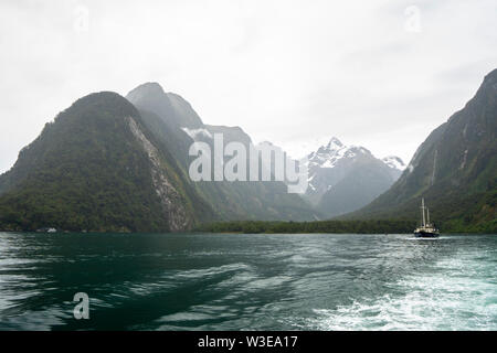 Milford Sound, Fiordland National Park, ile sud Nouvelle Zelande Banque D'Images