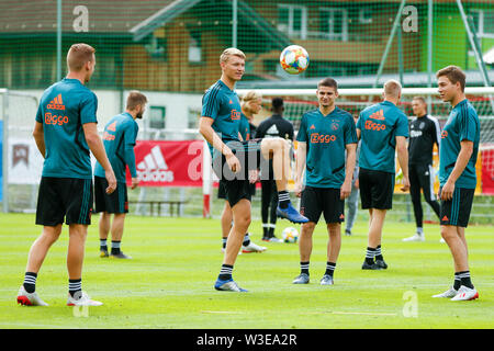 BRAMBERG AM WILDKOGEL, 15-07-2019, l'Ajax en Autriche. Pré saison 2019-2020. Ajax player Perr Schuurs sur la balle au cours de la formation . Banque D'Images