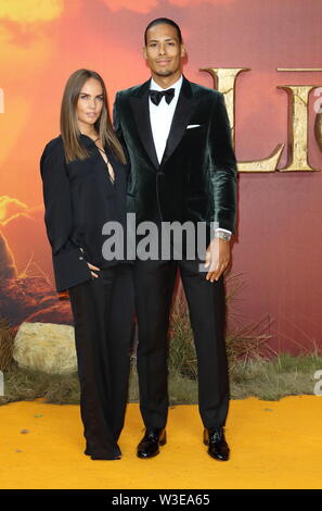 Virgil Van Dijk assiste à la première européenne du Disney's The Lion King à l'odéon cinéma Luxe, Leicester Square à Londres. Banque D'Images