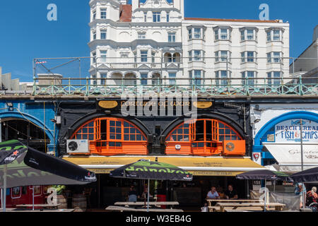 La fortune de la guerre sur le front de mer de Brighton pub Banque D'Images