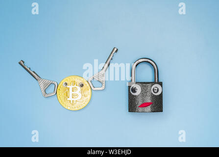 Verrouillage et Bitcoin concept drôle, copiez l'espace. Cryptocurrency trading Sécurité et confidentialité. Le piratage et la protection des données Banque D'Images