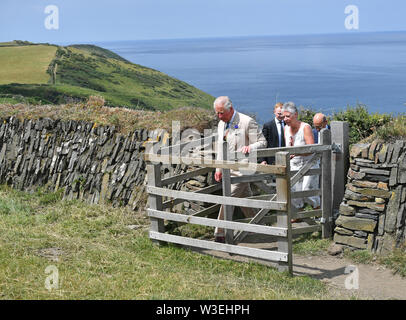 Le duc de Cornouailles autour de Boscastle National Trust, Centre d'Ostional, durant une cérémonie pour marquer le 60e anniversaire de Cornwall Région d'une beauté National (AONB), le premier jour de sa visite à Cornwall. Banque D'Images